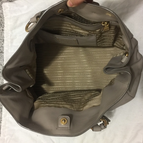 PRADA TAN LEATHER HANDBAG - Picture 6 of 8